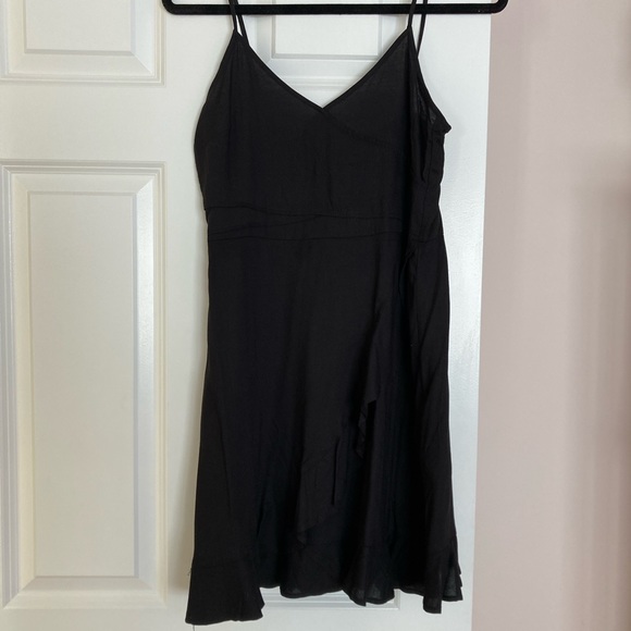 H&M Dress with Ruffle Detail - Picture 1 of 4